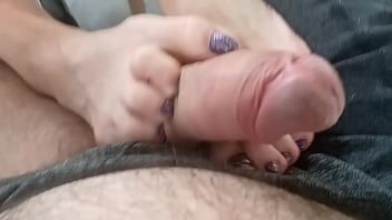 Riproduci Mia moglie mi ha fatto un'incredibile sega con i piedi mentre eravamo seduti fuori sulla nostra veranda! poi le ho sparato una grande sborrata sul piede