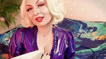 play Benimle bir kitap oku... asmr sondaj - lateks milf
