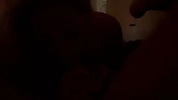 Reproducir Esposa chupa y folla vaquera inversa y se corre sobre mí