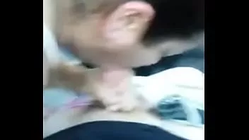 Redare Soția care înșeală suge pula și înghite cum în mașină