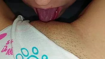 Riproduci La sorellastra pensava che nessuno la vedesse e si accarezzò non potevo sopportarlo e tirai fuori la figa (orgasmo squirt 69)
