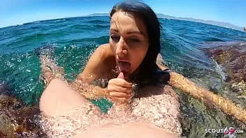 Reproduzir Adolescente alemão em forma josy verdadeiro sexo amador na praia em viagem de férias