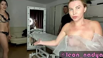 Abspielen Sugarnadya ließ sich und ihre nasse Muschi während einer Massage berühren