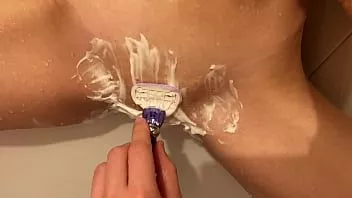 Jouer Demi-frère rase ma chatte puis baise moi