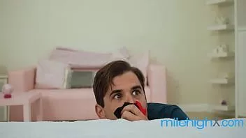 Reproducir Mi hermana tiene la vagina con mejor olor