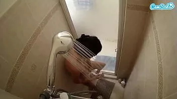 تشغيل صغيرتي في سن المراهقة حلق كس على كاميرا دش تجسس