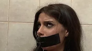 play Catturato nella toilette. parte 3. lui fisting la sua grande fica.