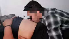 Riproduci La MILF latina Mia si bagna con leccate dell'ombelico e veri orgasmi