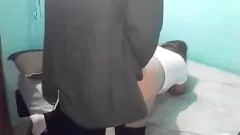 تشغيل لاتينا هواة زوجين لتصوير جلسة سخيف الكلب