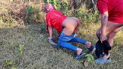 play Студент большой задницы занимается грубым сексом в лесу