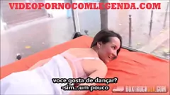Redare Fata braziliană călătorește și îi place străinului cu masaj sexy