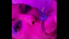 Redare Busty Milf cu părul roz coboară și se murdărește