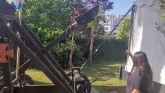 Reproducir Expulsado del castillo por usar la habitación de Queen como una cena de mierda - Realidad latina aficionada