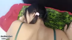 Oynat Minyon Avrupa genç porno ve onun büyük kıç Latina kuzen ile cumshot üçlü