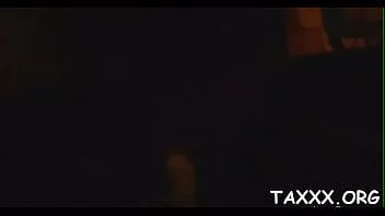 تشغيل المغنية الشابة الرائعة أنانتا شاكتي تتباهى بصدرها الجذاب
